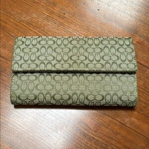 INTENTIONALLY BLANK Green Wallet Sleek Design-look alike. Minor use marks.